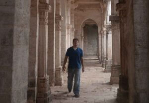 The Nomadic Professor, filming a video lecture on-location in Gujarat, India