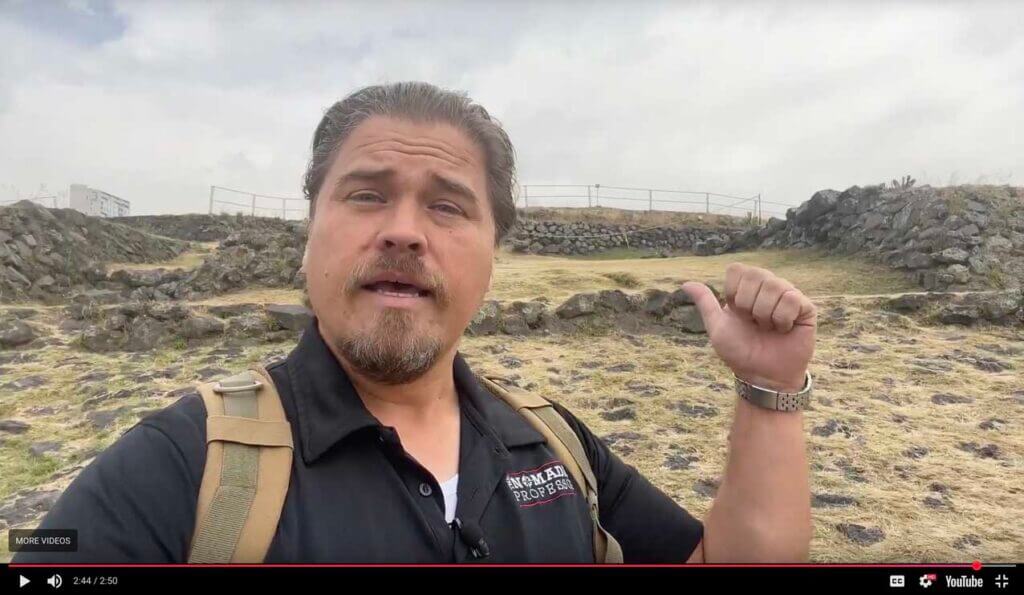 The Nomadic Professor recording a mini-lecture at Cuicuilco, Mexico City